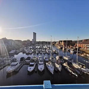 The Quay - Harbour View - By Tifa Stays Apartment Swansea